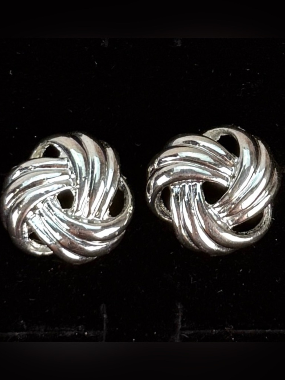 Pretty vintage Silvertone knot weighted pierced earrings